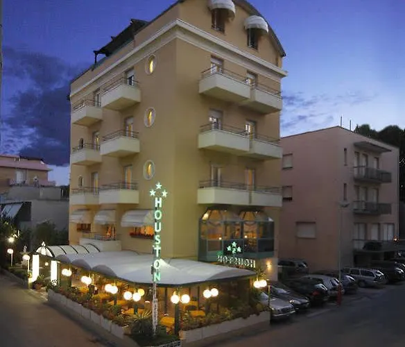 Отель Houston 3*